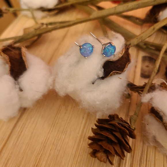 💙💙BACK IN STOCK💙💙INSANELY GORGEOUS!! BLUE GenuineOPAL Martini Cut Studs 💙💙 - Picture 4 of 11